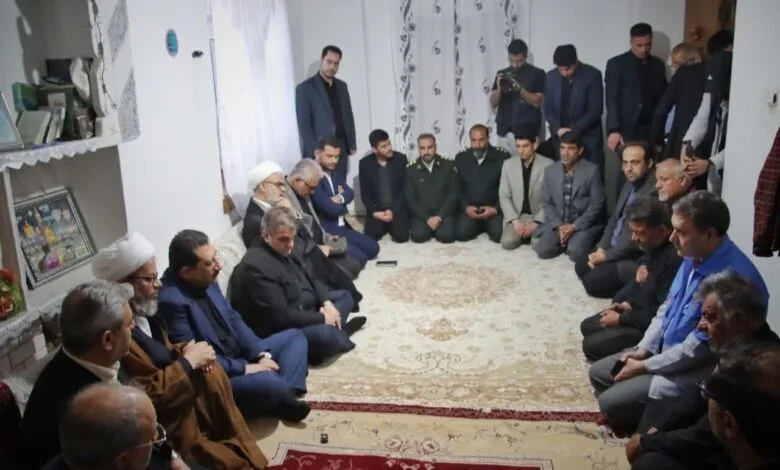 وزیر صمت از خانواده‌های جان باختگان معدن دامغان دلجویی کرد