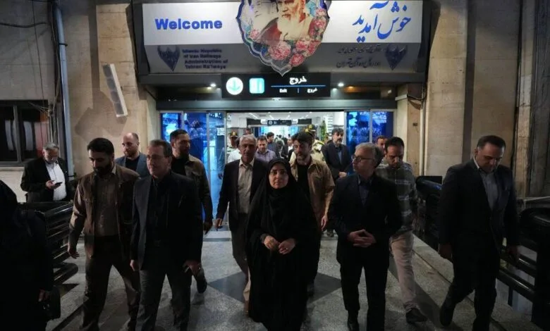 بازدید وزیر راه و شهرسازی از ایستگاه راهآهن تهران/ تعداد رامها و واگنهای قطار برای پاسخ به مطالبات مردم افزایش مییابد بازدید وزیر راه و شهرسازی از ایستگاه راهآهن تهران/ تعداد رامها و واگنهای قطار برای پاسخ به مطالبات مردم افزایش مییابد