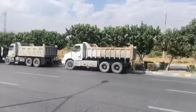 یک ساعت پای درد دل کمپرسیدارهای معترض اتوبان بابایی؛ روزانه ۳ میلیون تومان فقط بابت سوخت پرداخت میکنیم | ویدئو یک ساعت پای درد دل کمپرسیدارهای معترض اتوبان بابایی؛ روزانه ۳ میلیون تومان فقط بابت سوخت پرداخت میکنیم | ویدئو