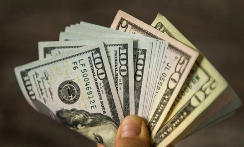 آخرین قیمت دلار، یورو و درهم در بازار ارز تجاری؛ عقبنشینی آهسته دلار و یورو آخرین قیمت دلار، یورو و درهم در بازار ارز تجاری؛ عقبنشینی آهسته دلار و یورو