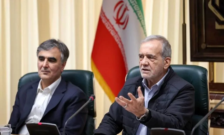 در و تخته جورید | حمله زنجانی به پزشکیان بهخاطر برگرداندن فرزین به دولت در و تخته جورید | حمله زنجانی به پزشکیان بهخاطر برگرداندن فرزین به دولت