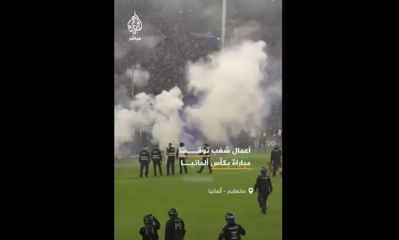 ورود اسب ها و نظامیان به زمین فوتبال! + ویدئو | تصاویری از درگیری آلمانی ورود اسب ها و نظامیان به زمین فوتبال! + ویدئو | تصاویری از درگیری آلمانی